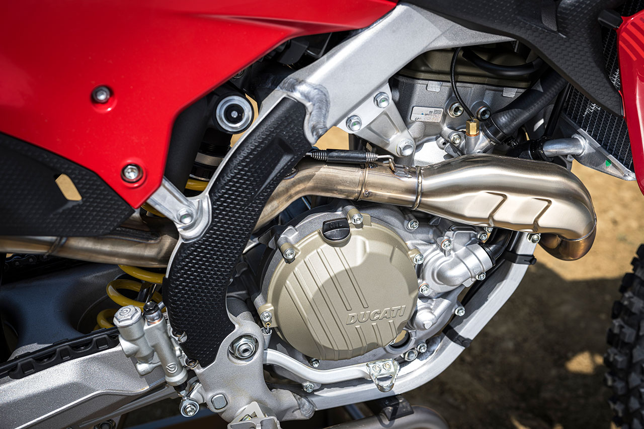 ドゥカティ、史上初のモトクロスバイク『デスモ450 MX』の市販モデルを発表