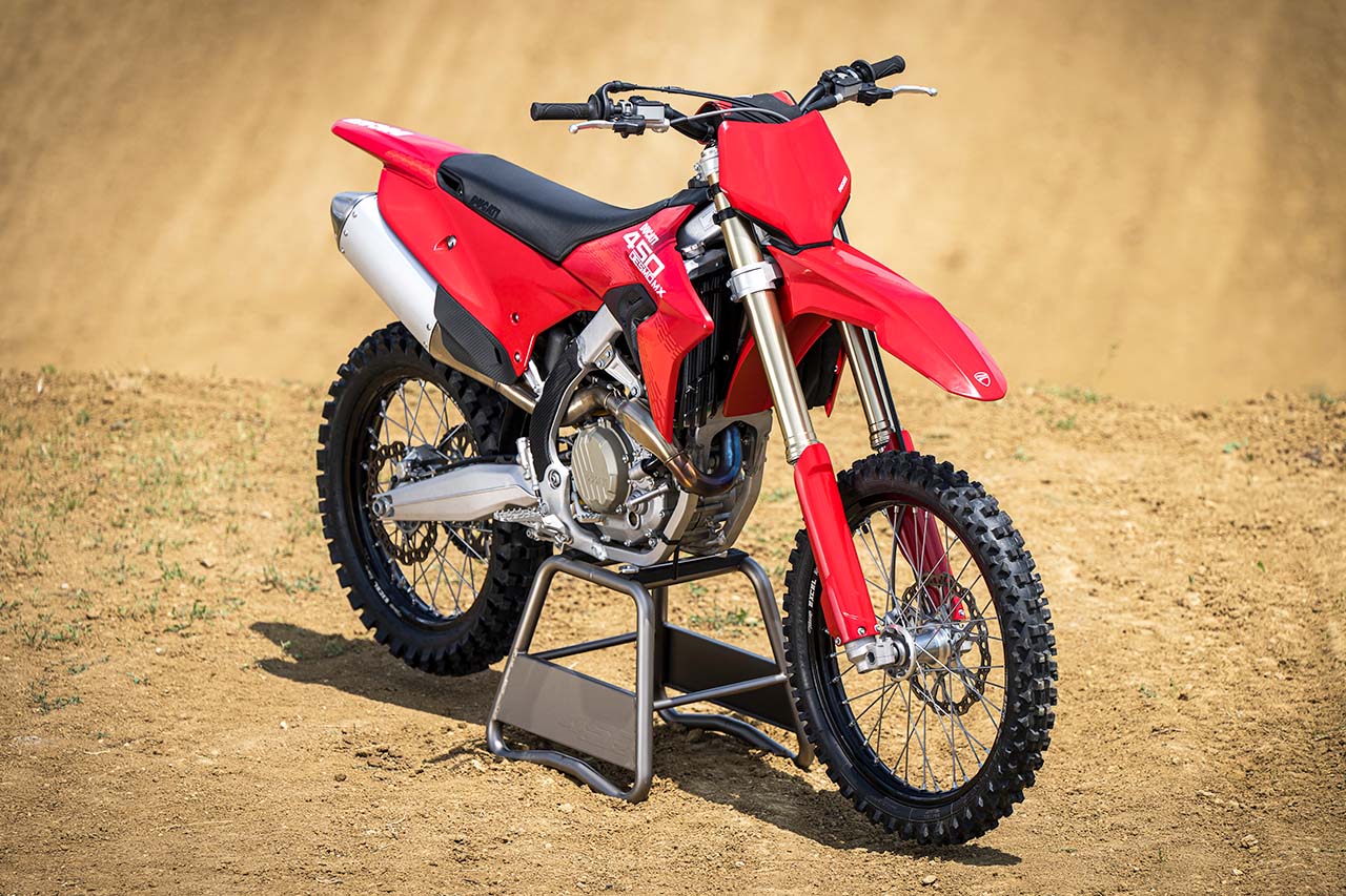 ドゥカティ、史上初のモトクロスバイク『デスモ450 MX』の市販モデルを発表