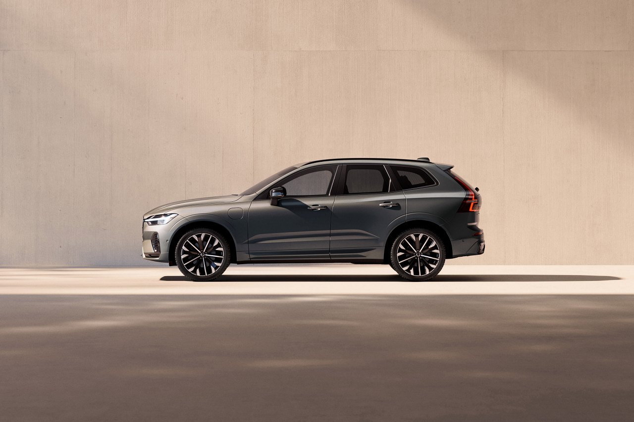 ボルボ、円熟の『XC60』に次世代UX採用。11.2インチに大型化したセンターディスプレイを搭載