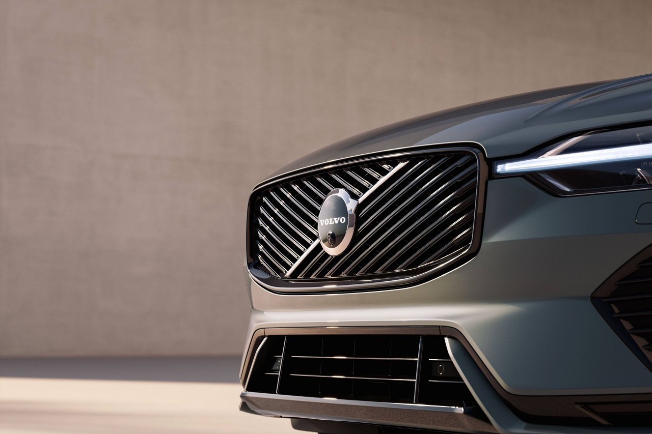 ボルボ、円熟の『XC60』に次世代UK採用。11.2インチに大型化したセンターディスプレイを搭載