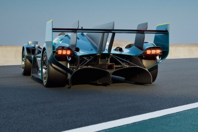 V型12気筒の咆哮とル・マン参戦マシンとほぼ同じ走行体験を提供。アストンマーティン、サーキット専用車『ヴァルキリーLM』を初公開