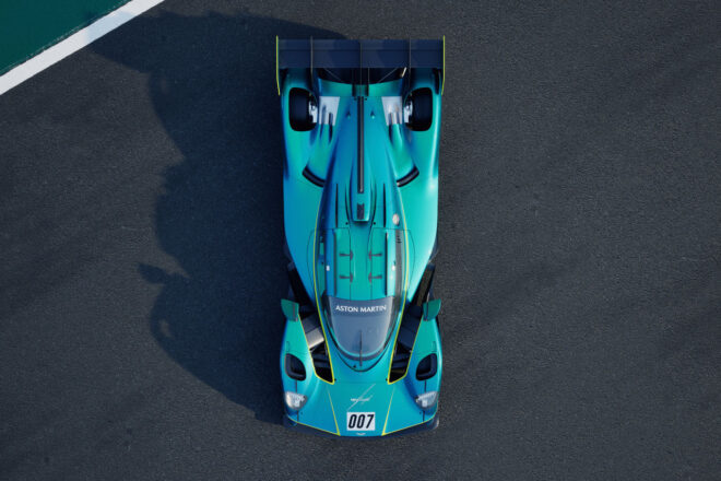 V型12気筒の咆哮とル・マン参戦マシンとほぼ同じ走行体験を提供。アストンマーティン、サーキット専用車『ヴァルキリーLM』を初公開