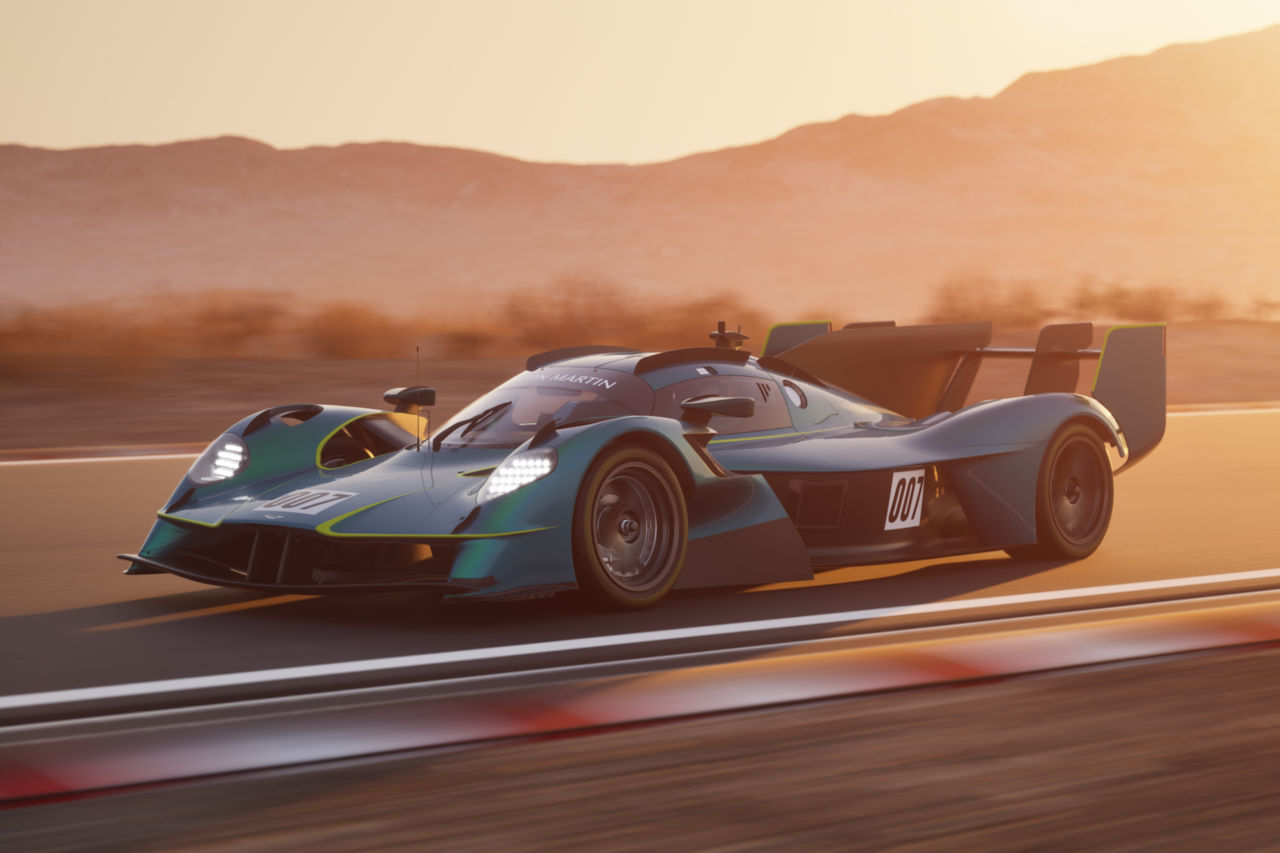 V型12気筒の咆哮とレースカーとほぼ同じ走行体験を提供。アストンマーティン、サーキット専用車『ヴァルキリーLM』を初公開