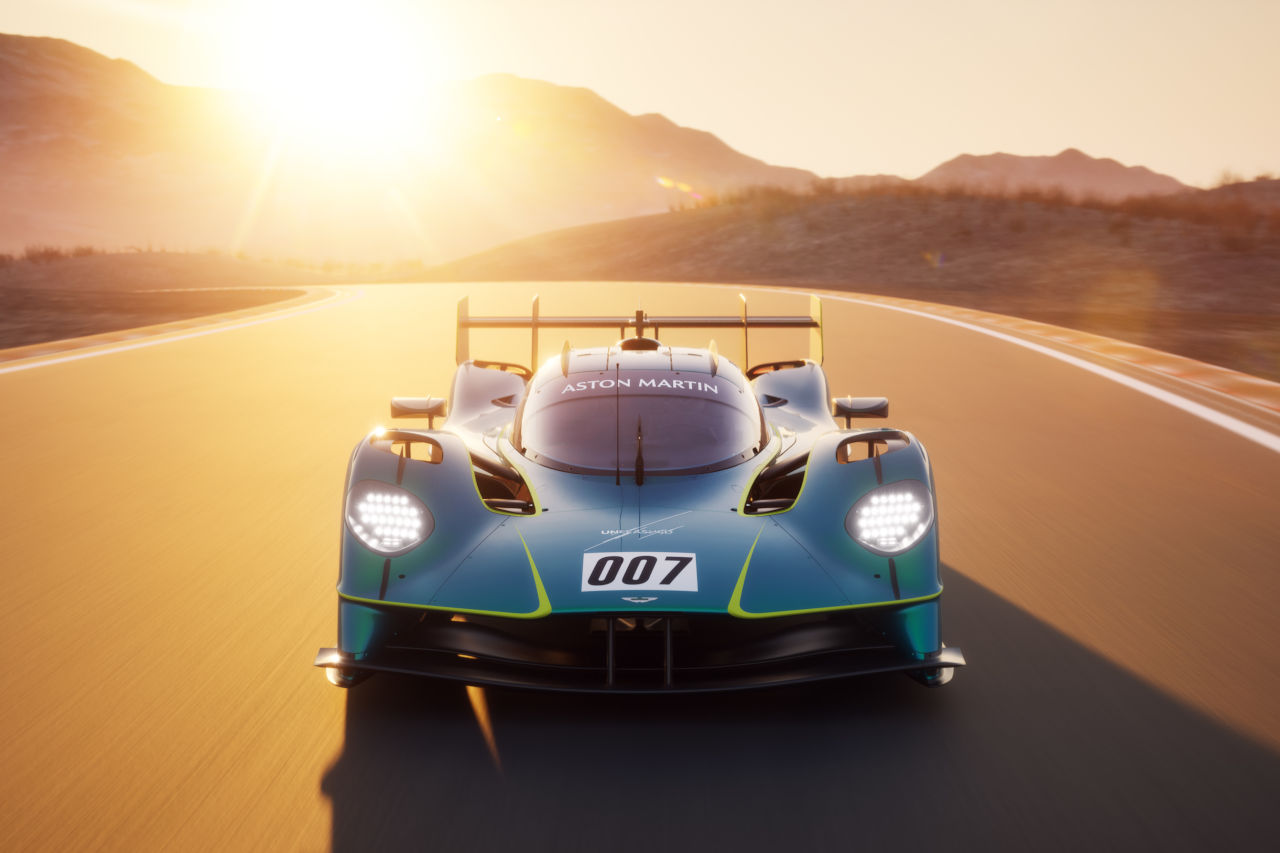 V型12気筒の咆哮とル・マン参戦マシンとほぼ同じ走行体験を提供。アストンマーティン、サーキット専用車『ヴァルキリーLM』を初公開