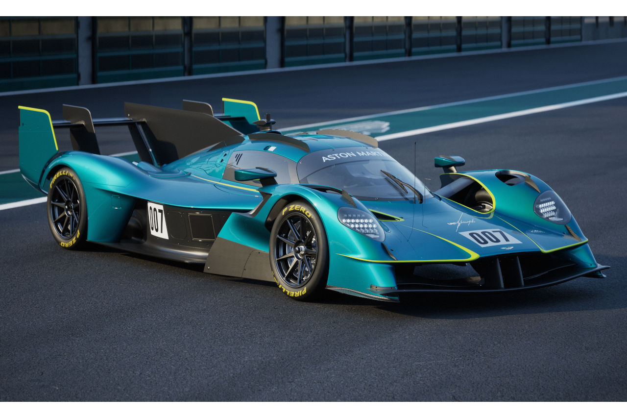 V型12気筒の咆哮とル・マン参戦マシンとほぼ同じ走行体験を提供。アストンマーティン、サーキット専用車『ヴァルキリーLM』を初公開