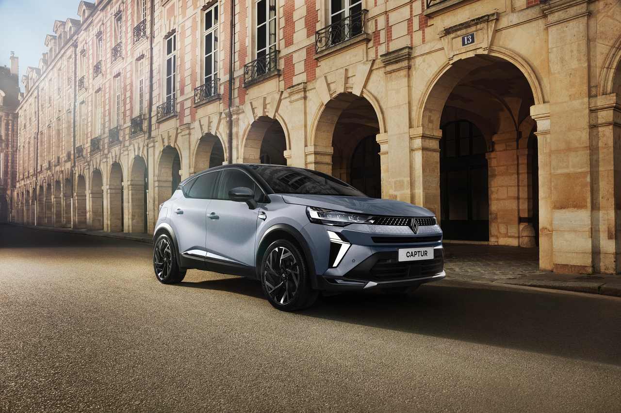 ルノー、コンパクトSUV『キャプチャー』を改良。新フェイスに“エスプリ・アルピーヌ”も導入
