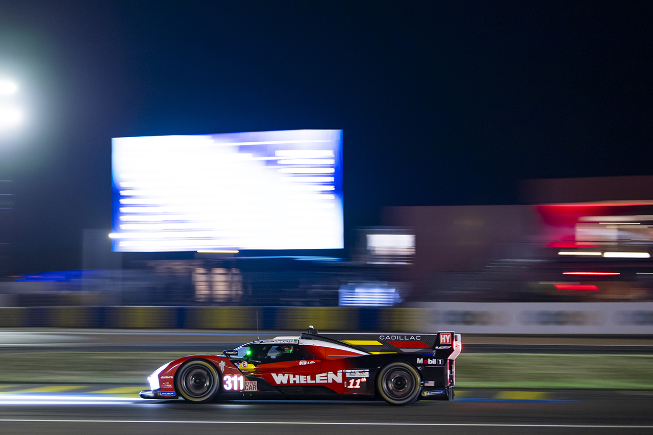 311号車キャデラックVシリーズ.R（キャデラック・ウェーレン）