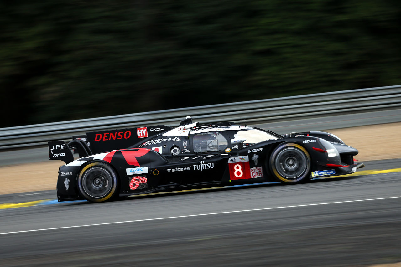 平川亮のトヨタ8号車にトラブル発生。スロー走行からガレージイン／ル・マン24時間