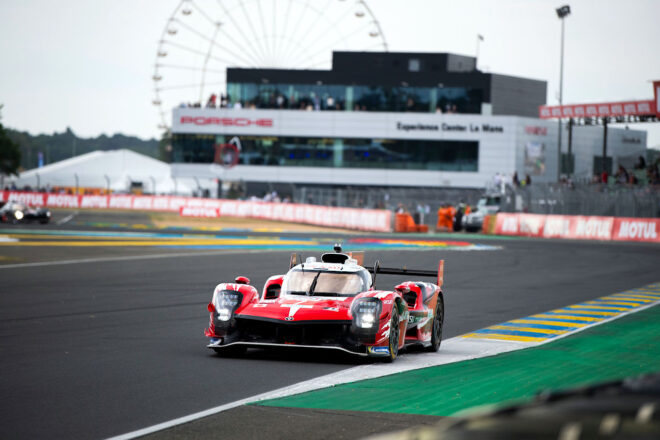 平川亮のトヨタ8号車にトラブル発生。スロー走行からガレージイン／ル・マン24時間