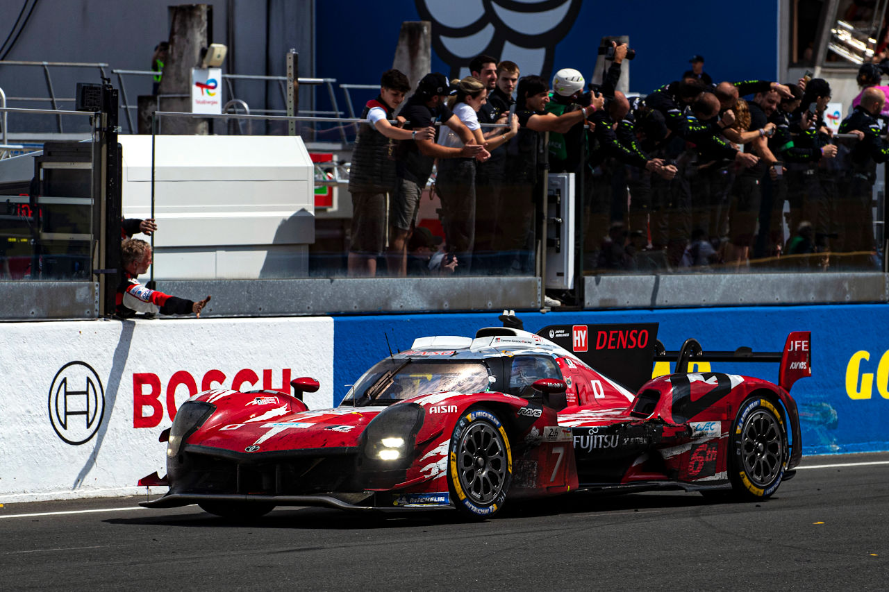 トヨタGR、苦しんだル・マンで6位＆16位。可夢偉代表「もっと強くなって戻ってきたい」