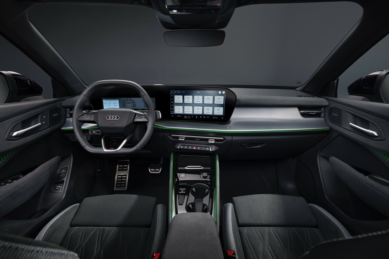 アウディ、ベストセラーSUV『Q3』を本国で刷新。上級モデル由来の運転支援やマイクロLEDを実装