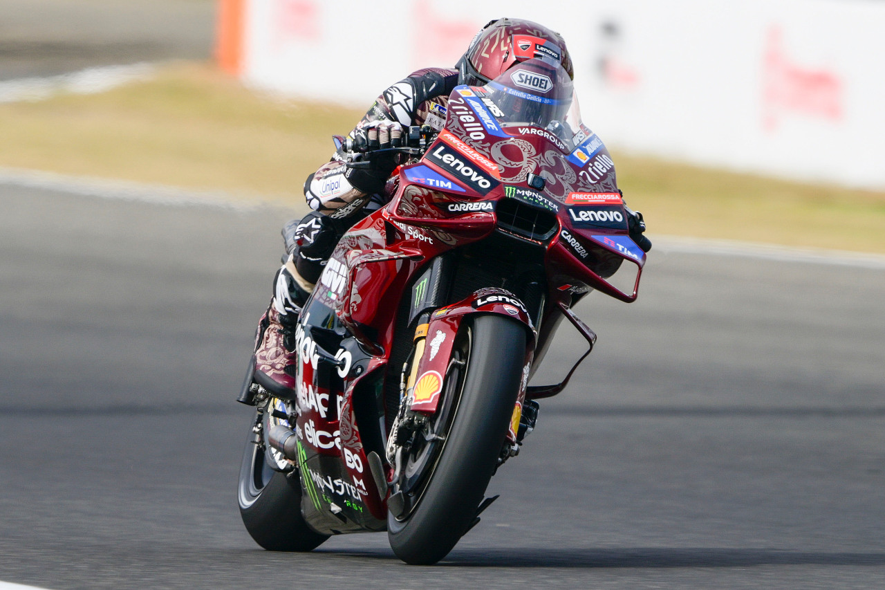 弟従えM.マルケスがリードし優勝。残り2周でバニャイア表彰台逃す／MotoGP第9戦イタリアGP