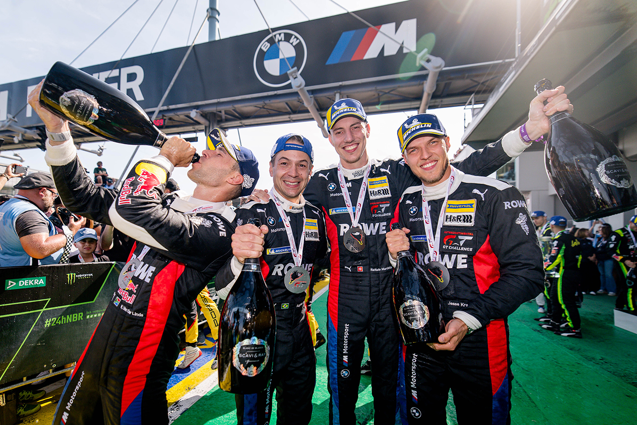 ローヴェBMWが総合優勝。トップチェッカーのマンタイは100秒ペナルティに泣く／第53回ニュル24時間