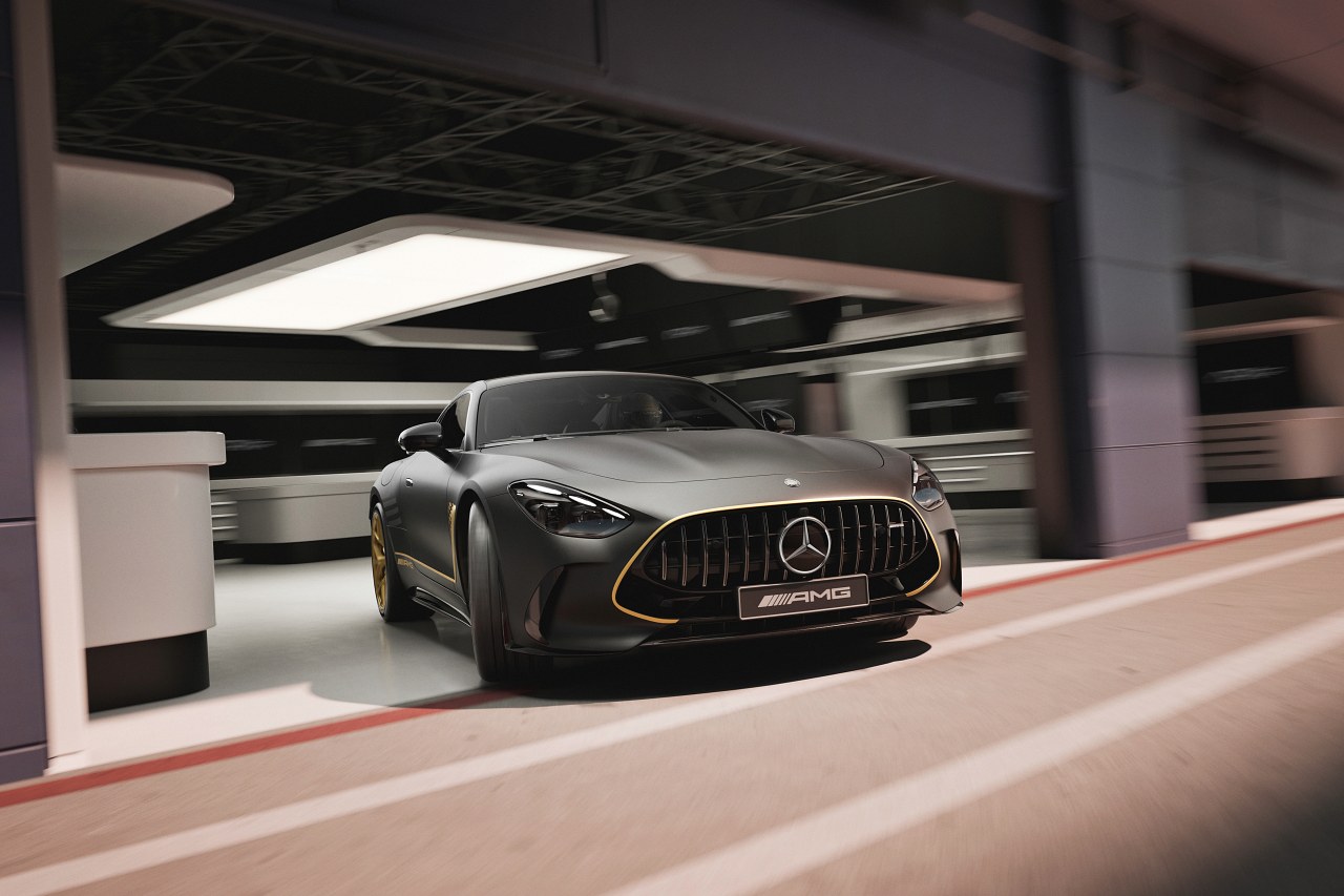 本日公開、映画『F1／エフワン』記念モデル『メルセデスAMG GT63 4MATIC+ APXGP Edition』登場