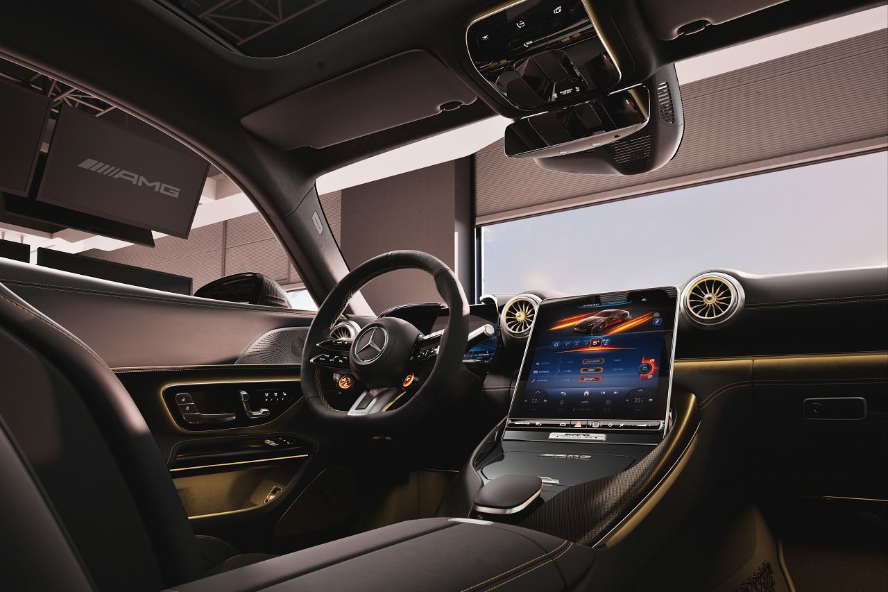 本日公開、映画『F1／エフワン』記念モデル『メルセデスAMG GT63 4MATIC+ APXGP Edition』登場