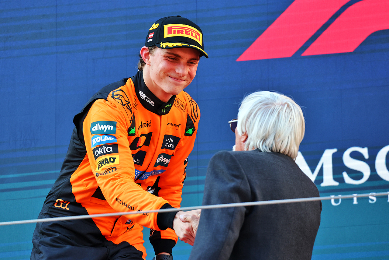 マクラーレンF1 支給 レインジャケット ノリス ピアストリ サインツ 3 / マクラーレン|ウィンドジャケットマクラーレン F1 チーム