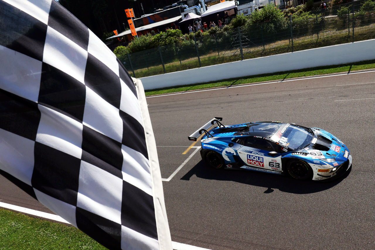 苦節11年、ランボルギーニが待望の初優勝。「スパ24時間には呪いのようなものがあった」とジョーダン・ペッパー