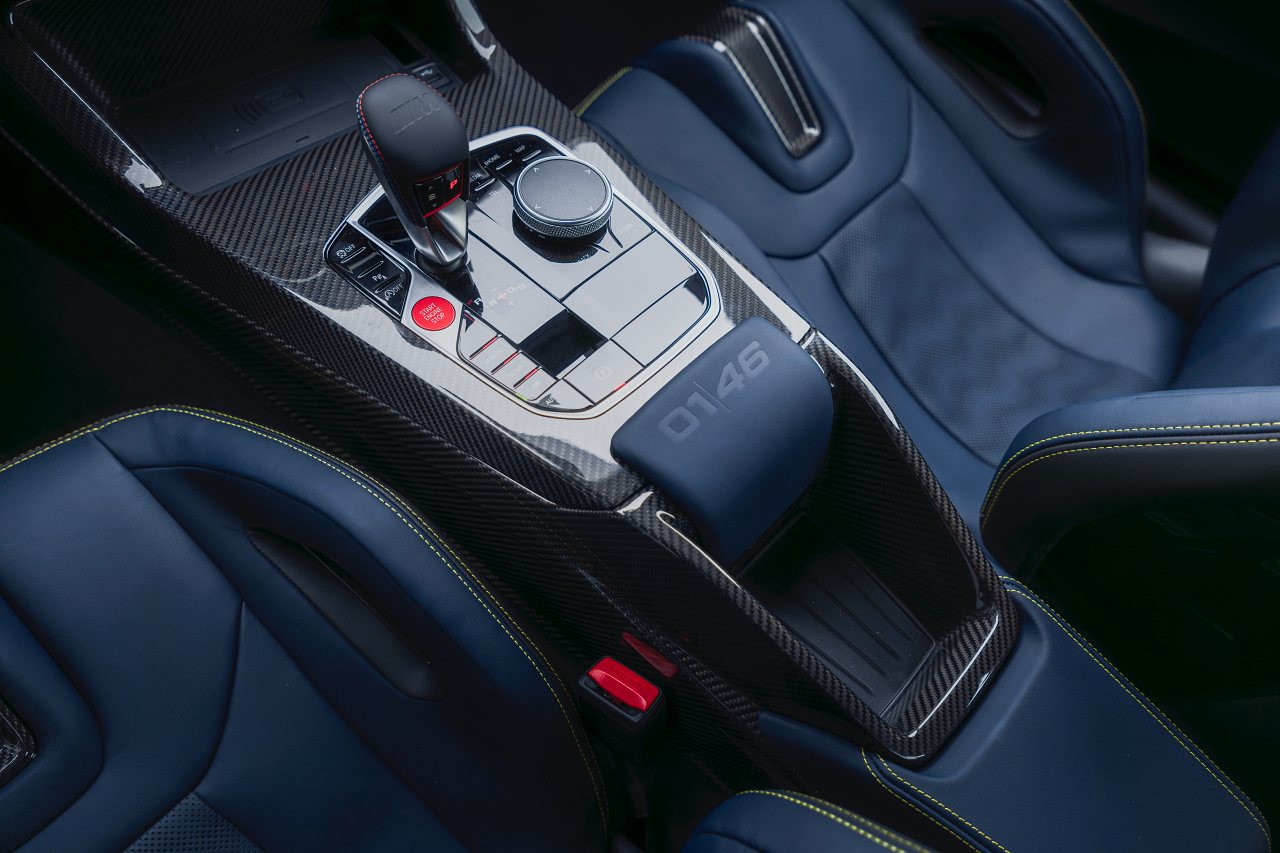 BMW、バレンティーノ・ロッシとのコラボモデル『M4 CS VR46』を導入。各色1台ずつの国内限定2台