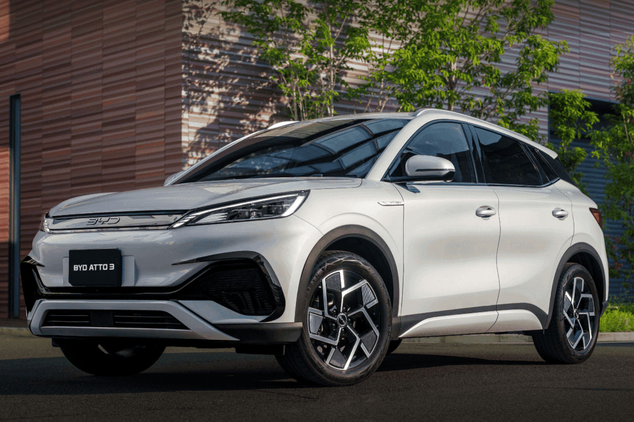 専用パーツで都会派を演出。BYD、限定50台の特別モデル『アット3 ブラックスタイル』を発売