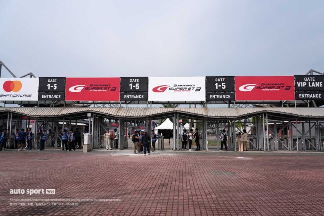 マレーシア・セパンに日本語看板やJDMカスタムカーがズラリ。スーパーGT第3戦で『日本祭り』が盛り上がる