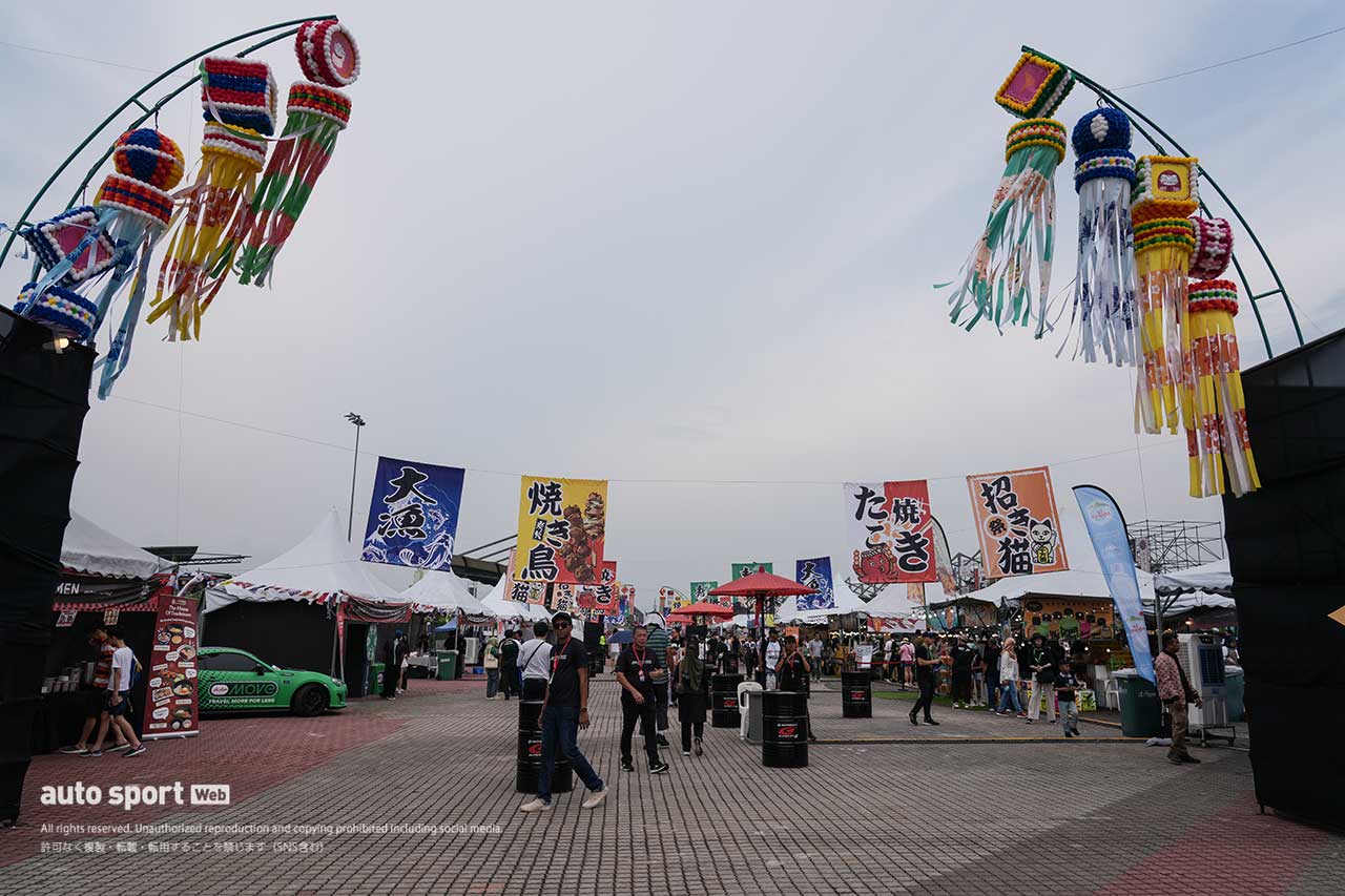 マレーシア・セパンに日本語看板やJDMカスタムカーがズラリ。スーパーGT第3戦で『日本祭り』が盛り上がる