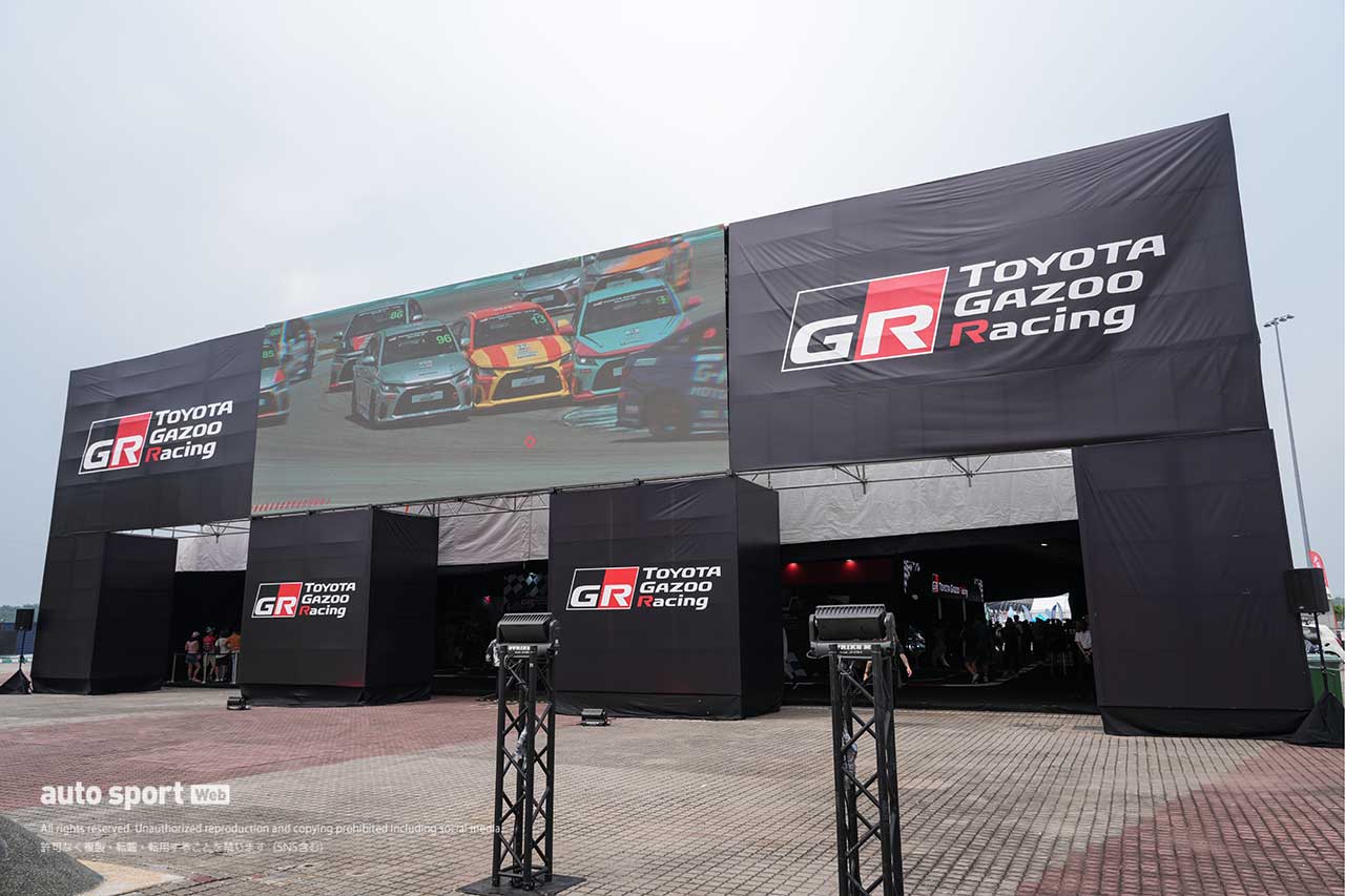 マレーシア・セパンに日本語看板やJDMカスタムカーがズラリ。スーパーGT第3戦で『日本祭り』が盛り上がる