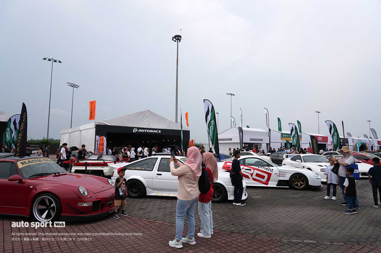 マレーシア・セパンに日本語看板やJDMカスタムカーがズラリ。スーパーGT第3戦で『日本祭り』が盛り上がる