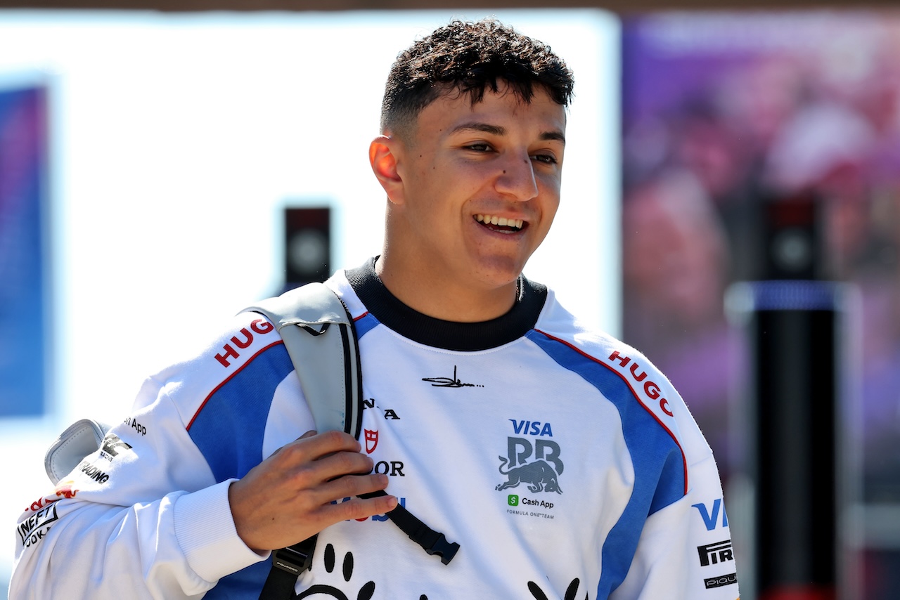 ハジャー、ユーキを見つけて喜ぶ／ベアマン、実弟をサポート【SNSピックアップF1第12戦（2）】