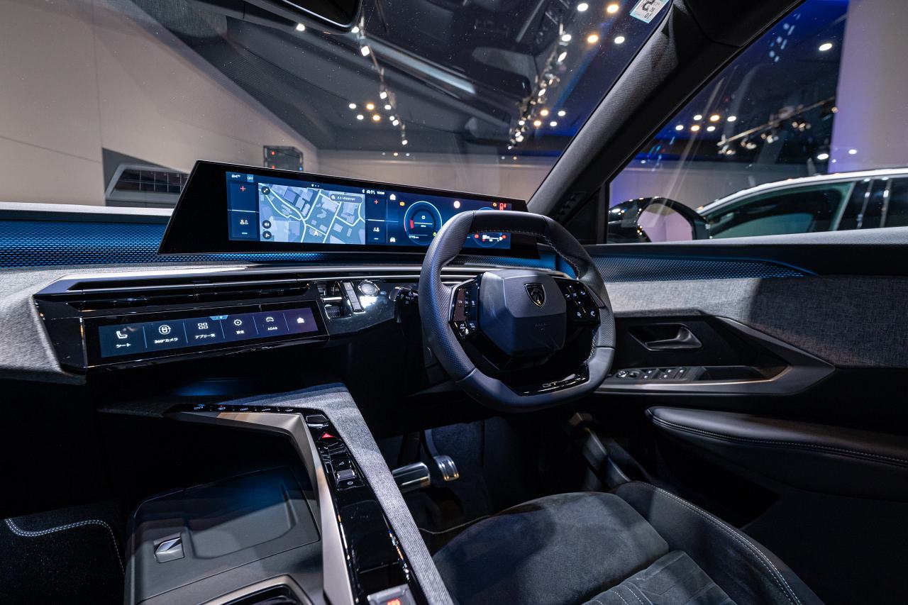 プジョー、次世代の旗艦『3008』を導入。EVとハイブリッドを用意し“パノラミックi-Cockpit”も採用