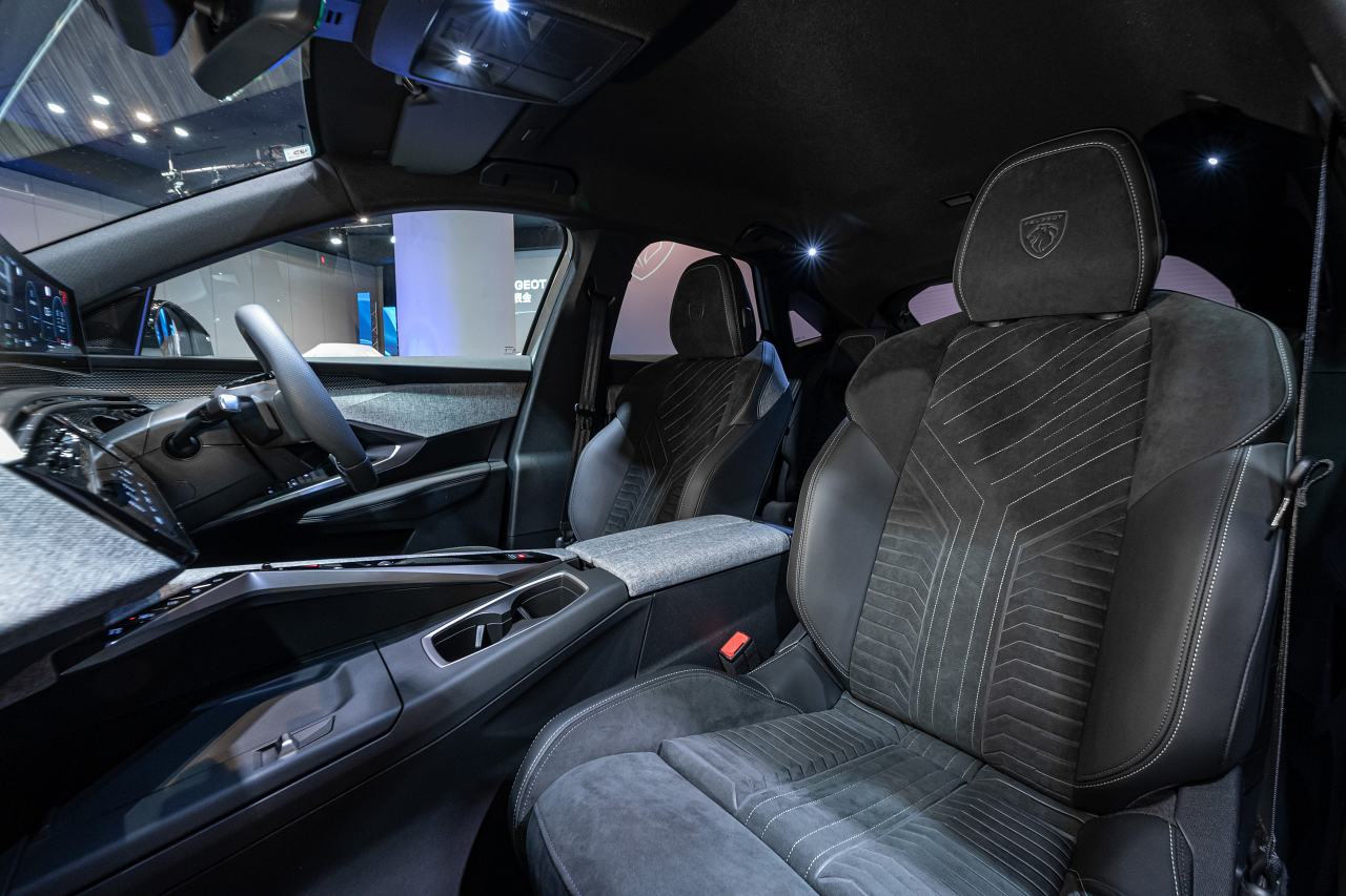 プジョー、次世代の旗艦『3008』を導入。EVとハイブリッドを用意し“パノラミックi-Cockpit”も採用