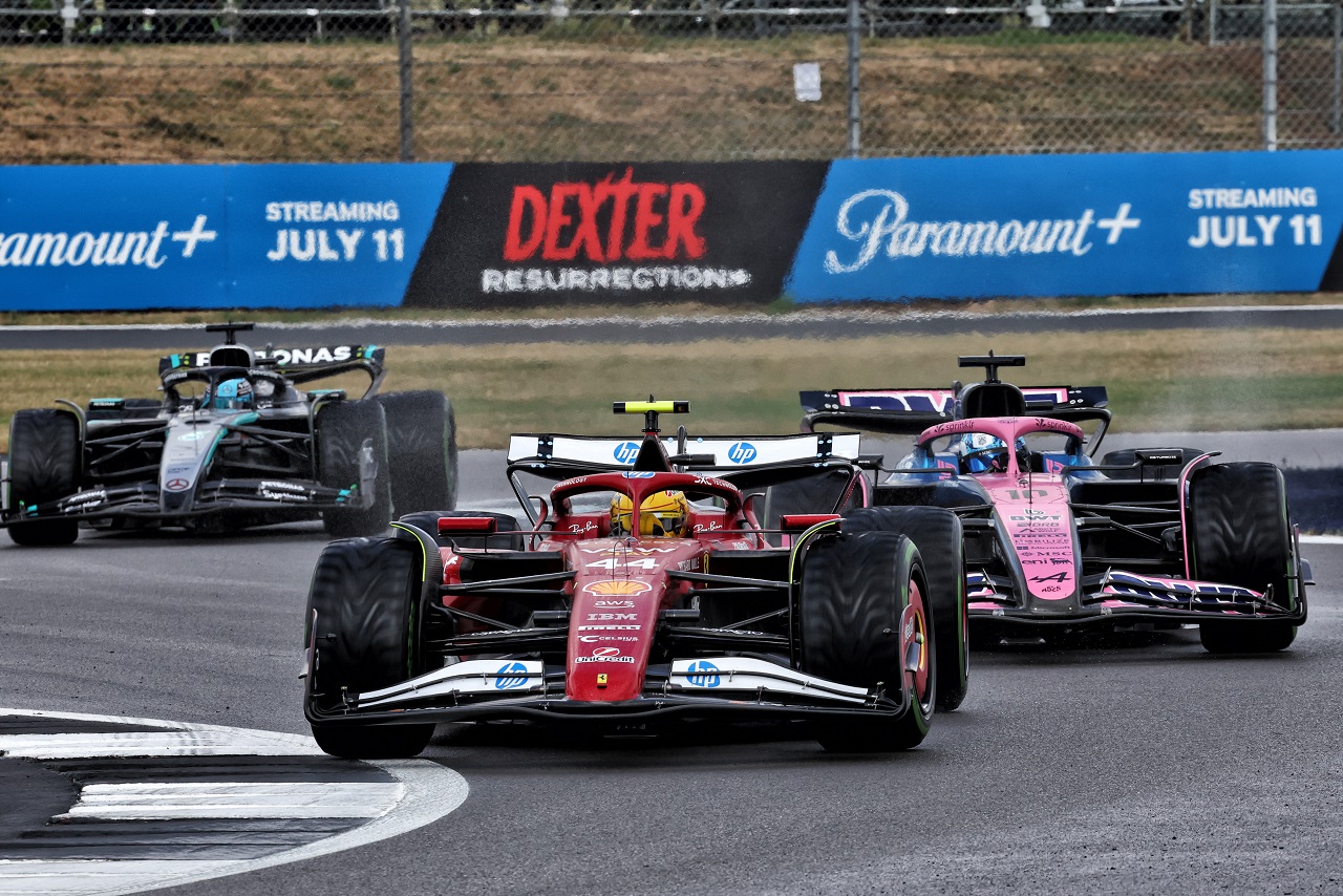 ルイス・ハミルトン（フェラーリ）、ピエール・ガスリー（アルピーヌ）、ジョージ・ラッセル（メルセデス）のバトル