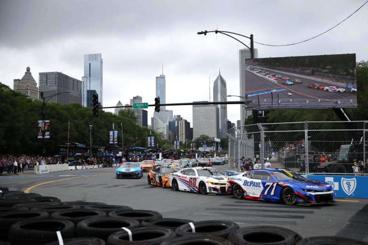 シカゴ・マイスター完全襲名。初年度衝撃デビューウインのSVGが完全制覇の2勝目達成／NASCAR第19戦