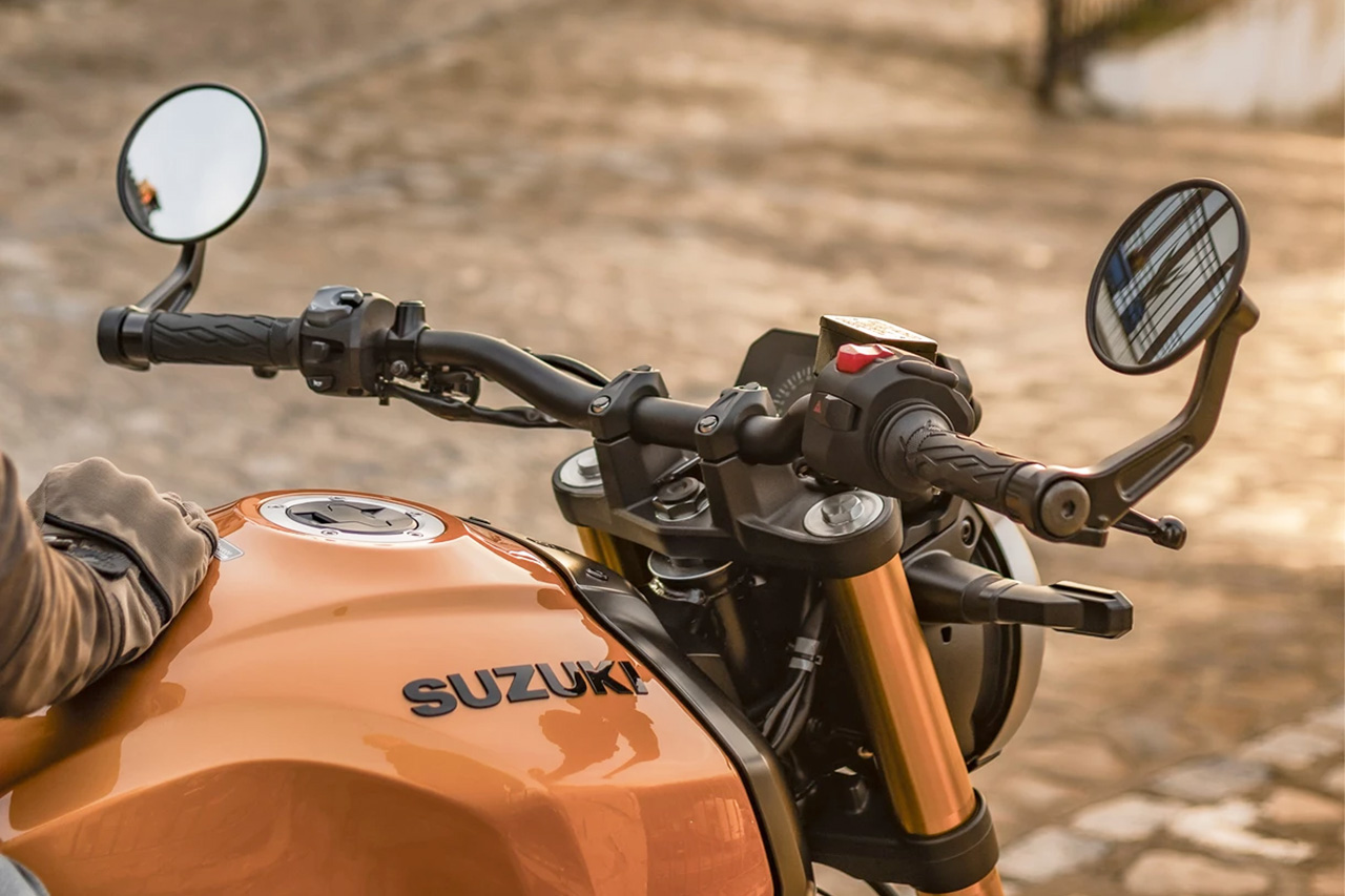 スズキ、新型ストリートバイク『GSX-8T』『GSX-8TT』を発表