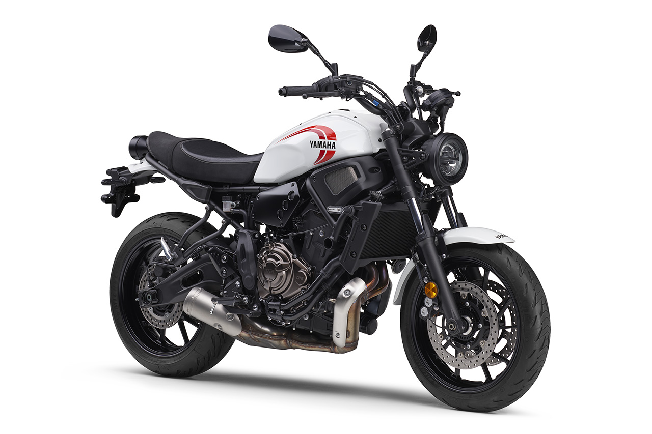 ヤマハ、ネオレトロ『XSR700』の最新モデル発表。ホワイトとブルーのカラーラインアップに