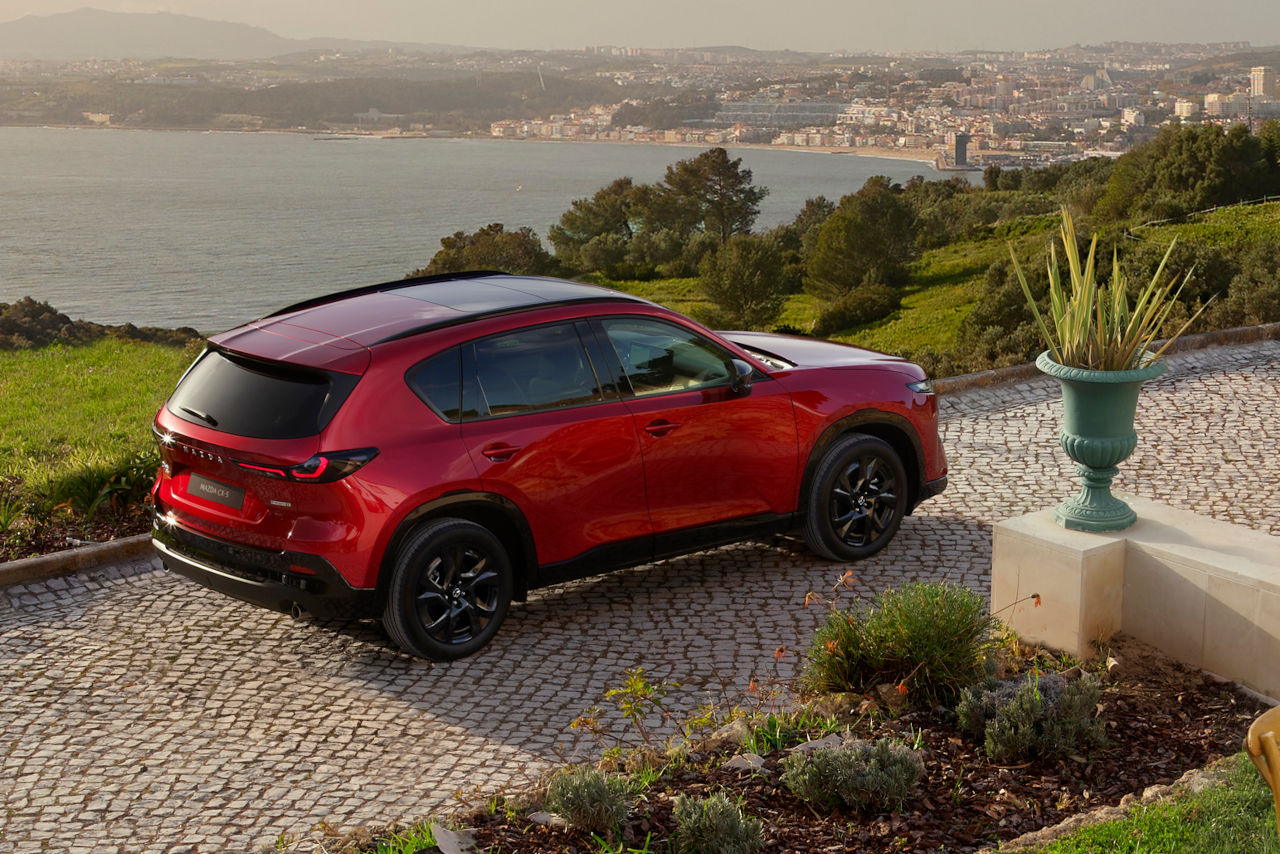 マツダ、3代目『CX-5』を初公開。新型はサイズアップ、日本には2026年に上陸予定
