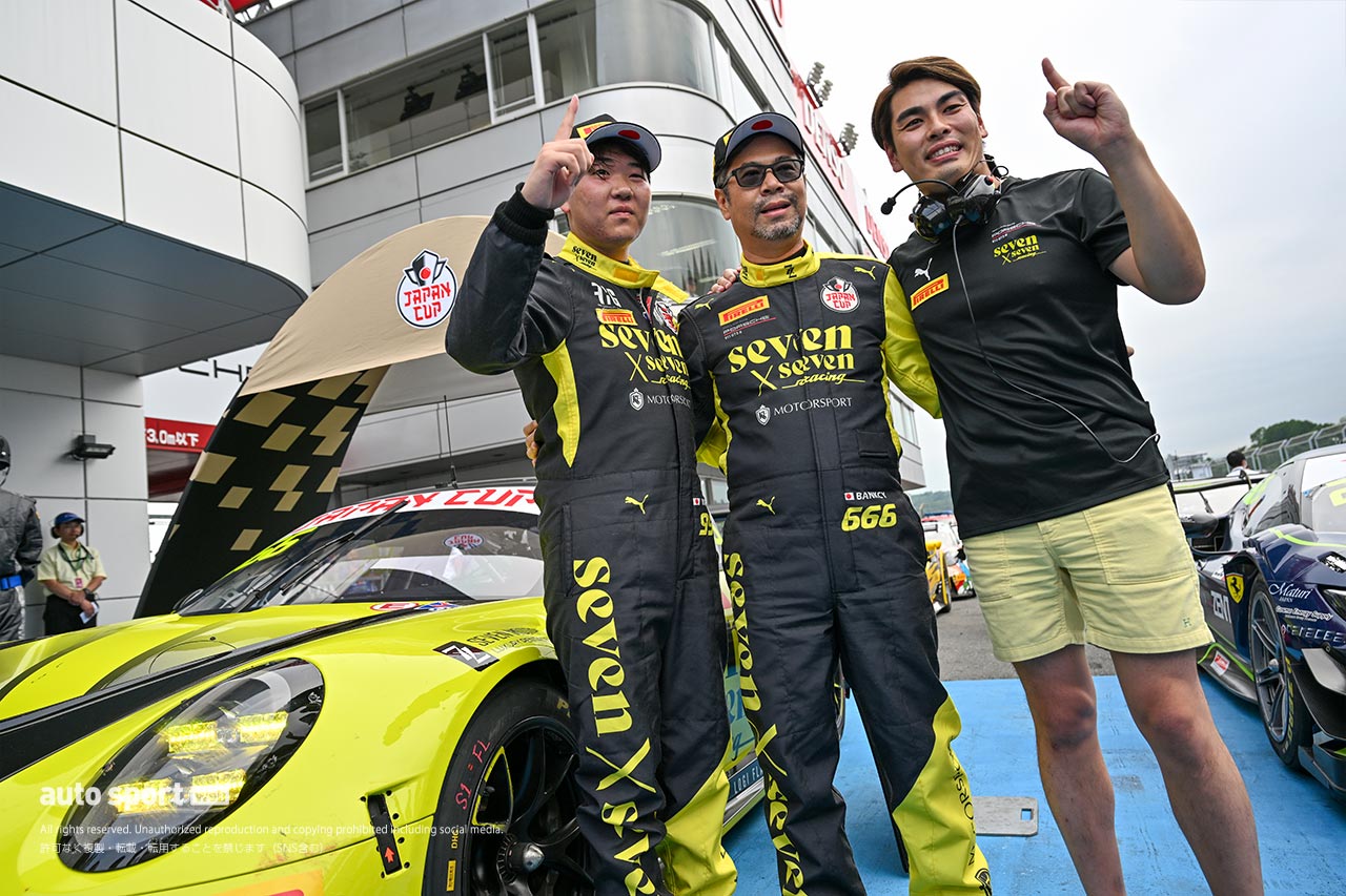 SROジャパンカップ第2ラウンド富士のレース1は白熱の戦いを制しseven x seven Racingが今季初優勝。渡会太一が殊勲