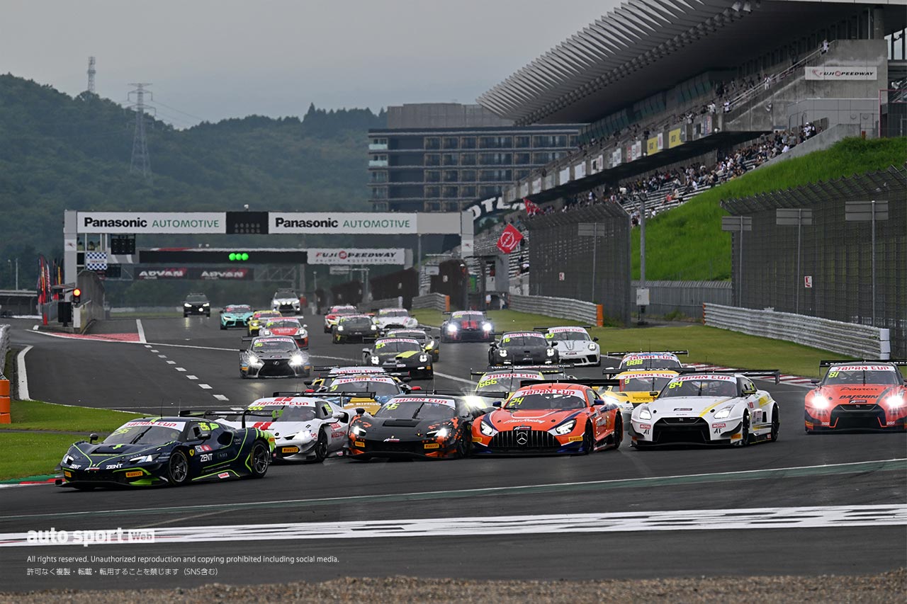 SROジャパンカップ第2ラウンド富士のレース1は白熱の戦いを制しseven x seven Racingが今季初優勝。渡会太一が殊勲