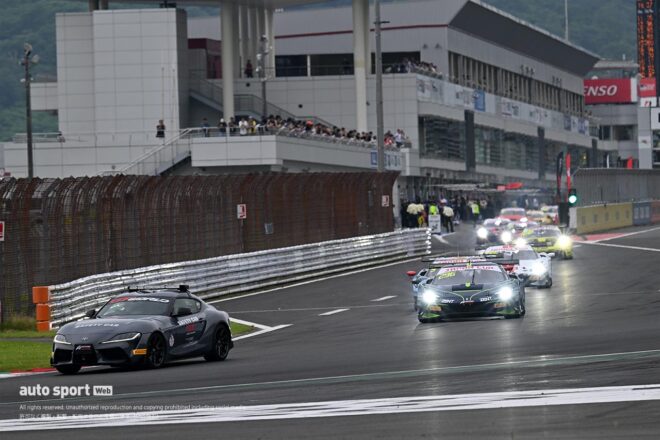 SROジャパンカップ第2ラウンド富士のレース1は白熱の戦いを制しseven x seven Racingが今季初優勝。渡会太一が殊勲