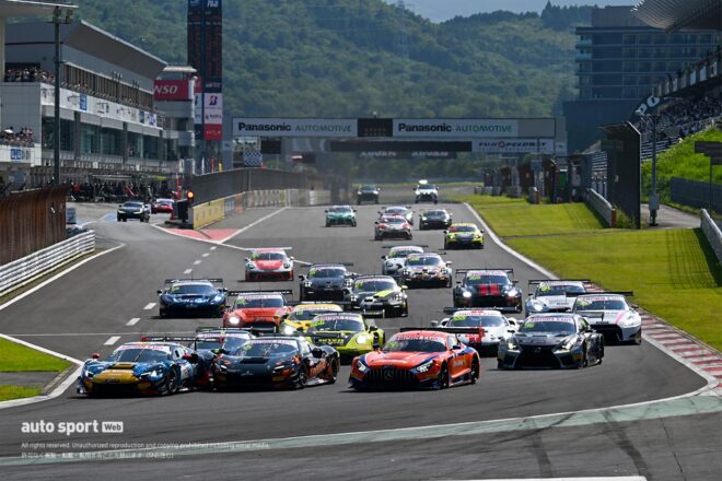 SROジャパンカップ第2ラウンドレース2はをHitotsuyama with Cornes Racingが逆転勝利。前澤友作組が白熱バトルを制し3位