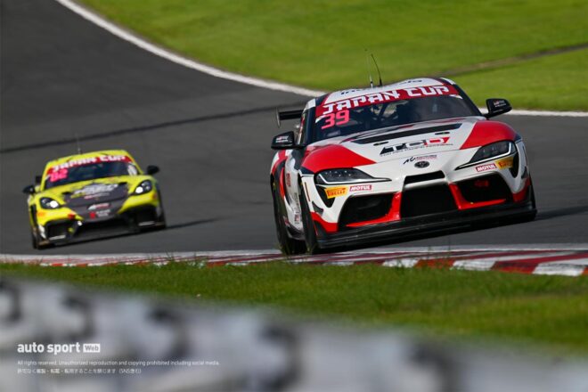 SROジャパンカップ第2ラウンドレース2はをHitotsuyama with Cornes Racingが逆転勝利。前澤友作組が白熱バトルを制し3位