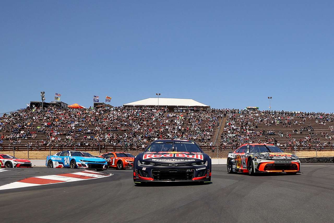 真のロードコース覇者へ。絶好調SVGがジェフ・ゴードンに並ぶポールからの3勝目／NASCAR第20戦