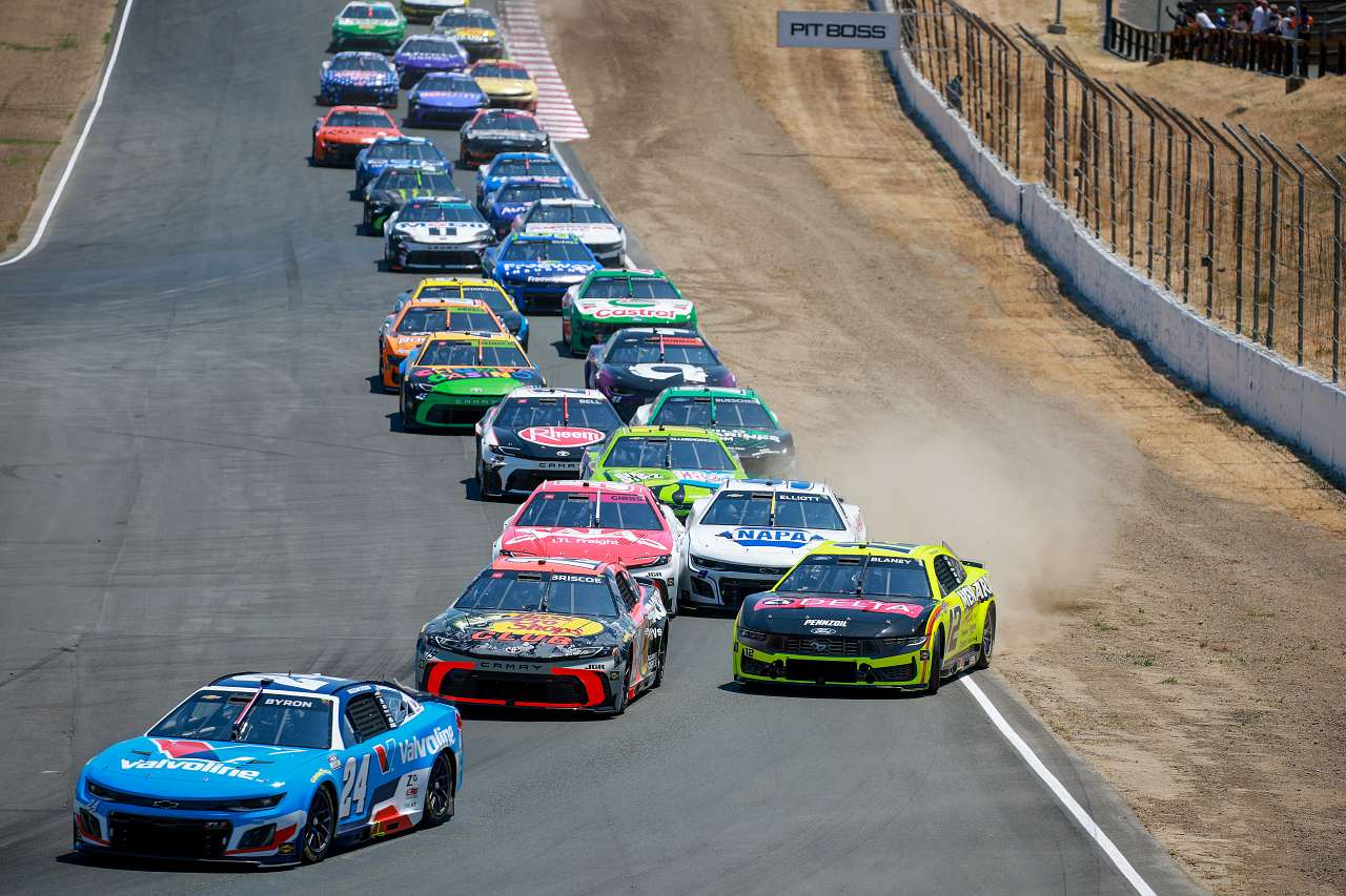真のロードコース覇者へ。絶好調SVGがジェフ・ゴードンに並ぶポールからの3勝目／NASCAR第20戦