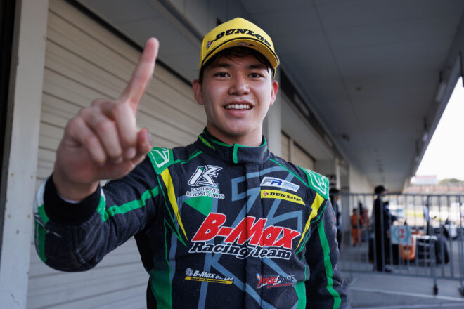 卜部和久選手（B-MAX RACING F111）