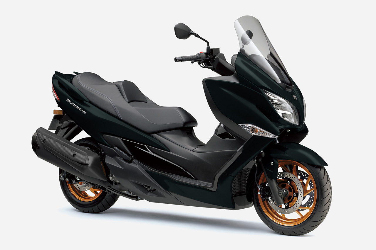 スズキ、中型スクーター『バーグマン400』のカラーリングを変更した最新モデルを発表