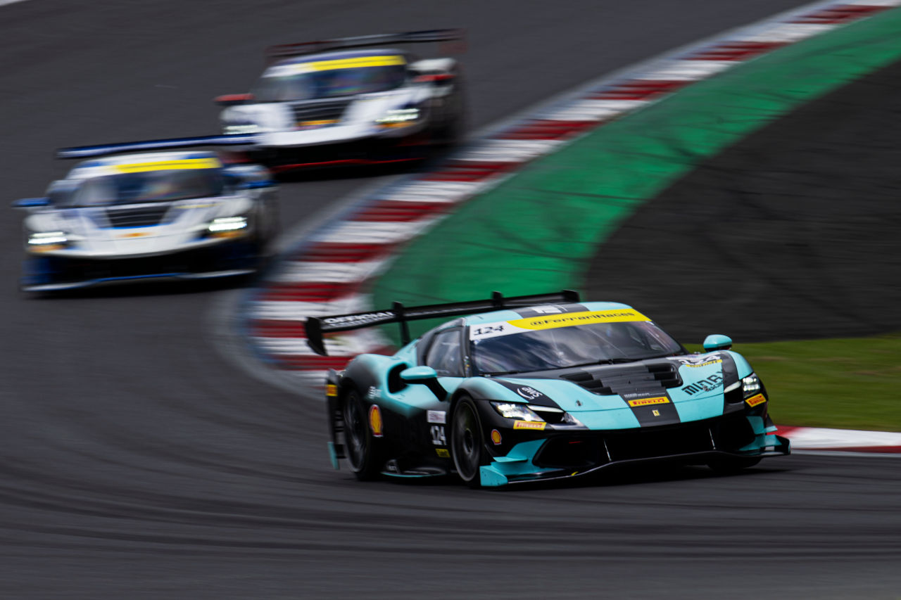 富士連戦の第4戦は武藤壮汰が制圧。フェラーリ・チャレンジ・ジャパン2025は次戦、王者争いの最終局面へ