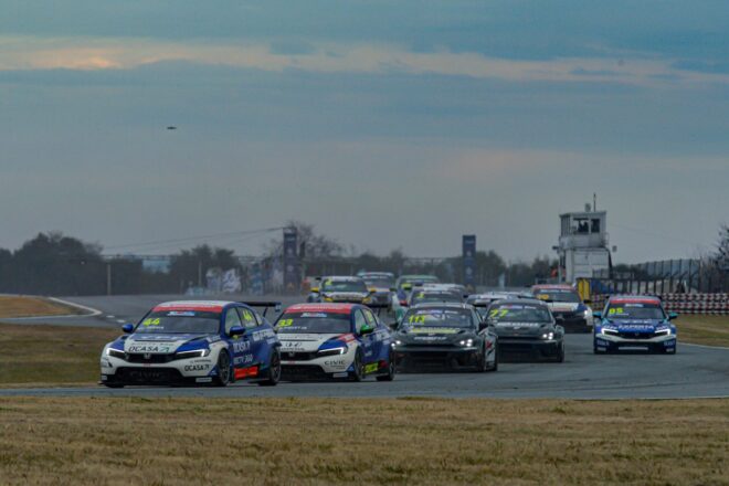 直前のカレンダー改訂に揺れるなか、ホンダの新エース、リオネル・ペーニャが快勝／TCR南米第5戦