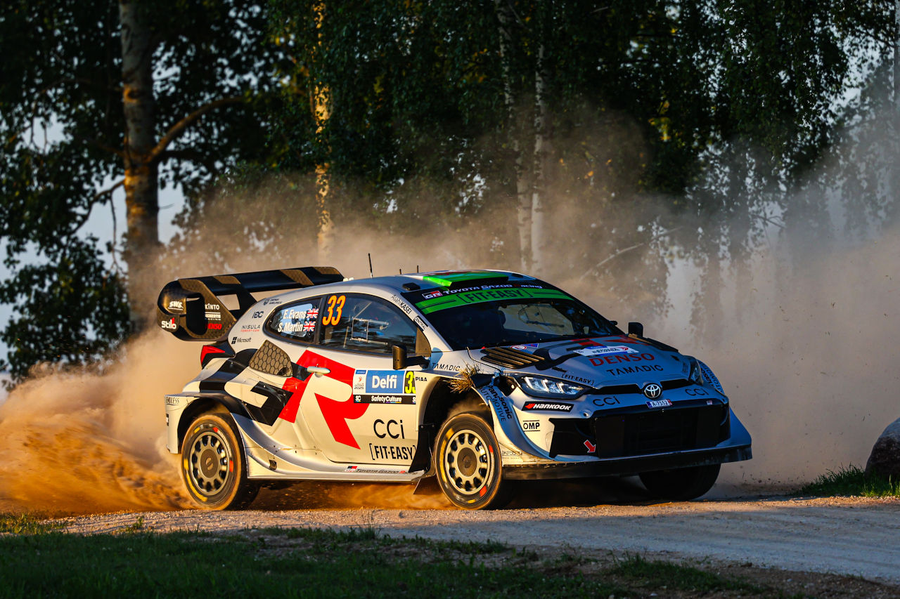 「接戦になることを願う」と初日2番手のエバンス。過去3勝ロバンペラは4番手発進／WRC第8戦