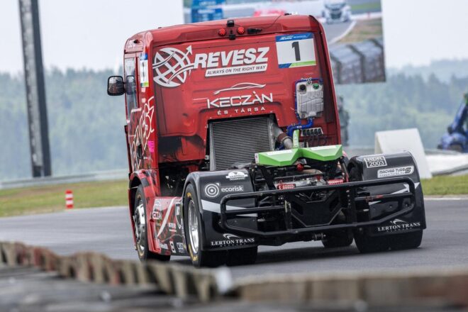 トラックの“聖地”で王者キスが2勝。アルバセテは今季初、ロドリゲスも最高峰クラス初勝利／ETRC第4戦ニュルブルクリンク