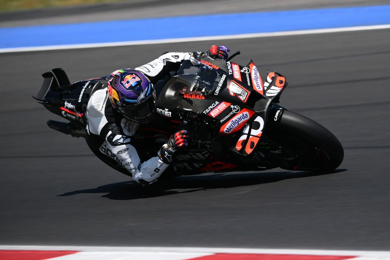 マルティン、アプリリア残留を正式発表。解除条項問題に終止符。2026年もベゼッチとのコンビ継続へ