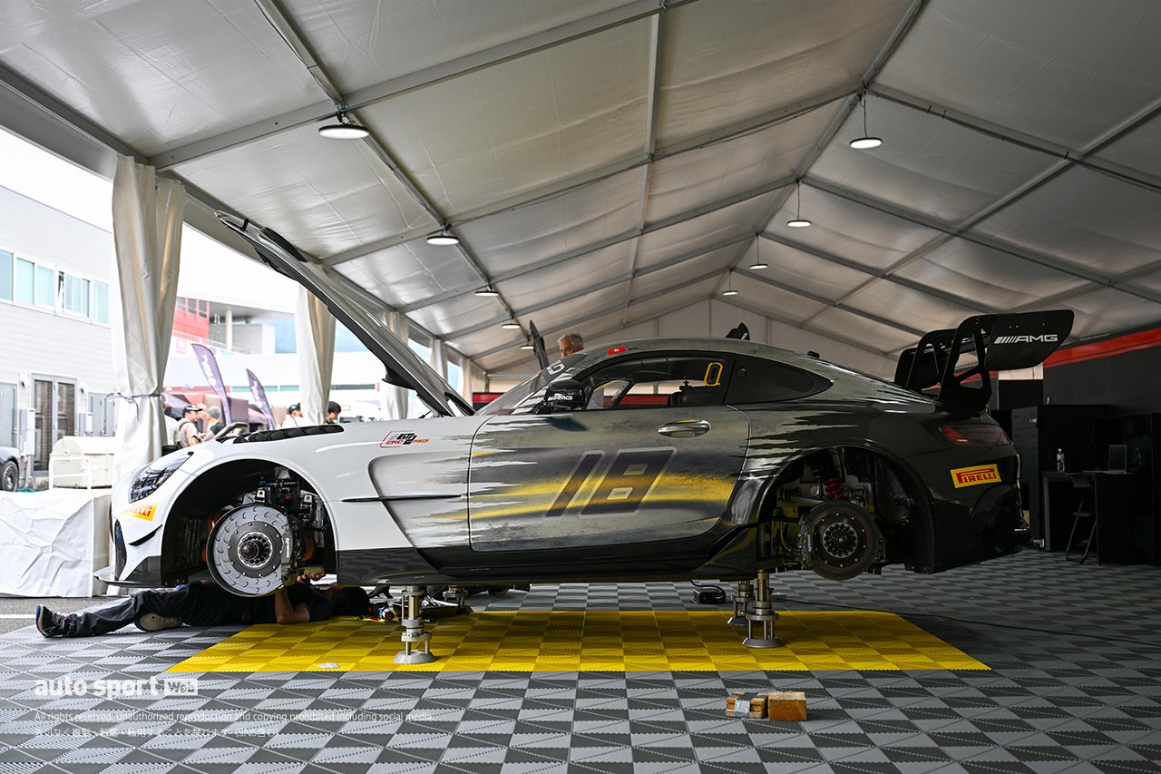 限定20台の貴重なメルセデスAMG GT2プロがSRO GTパワーツアー開催中の富士を走行。直線は300km/h超を記録